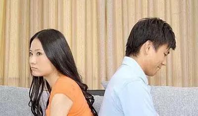 老公不让老婆看朋友圈,把老婆屏蔽了,是什么意思?